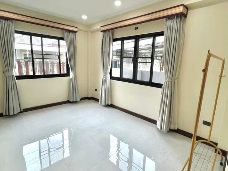 6 Bed House for Rent in Mueang Chiang Mai District
