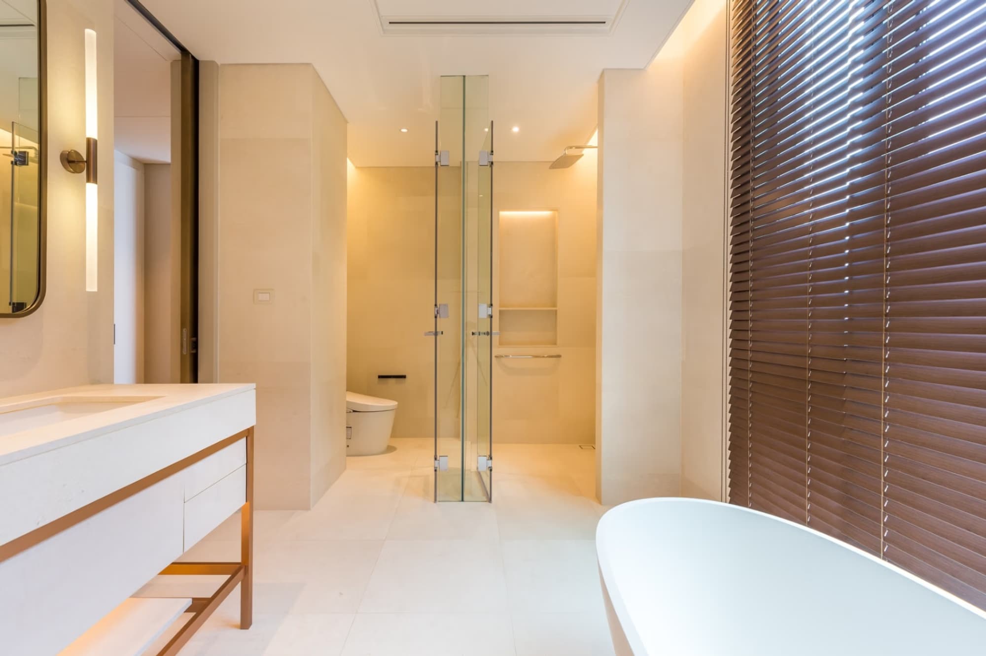 2 Bed Condo for Rent and Sale in Pathum Wan - Image 21