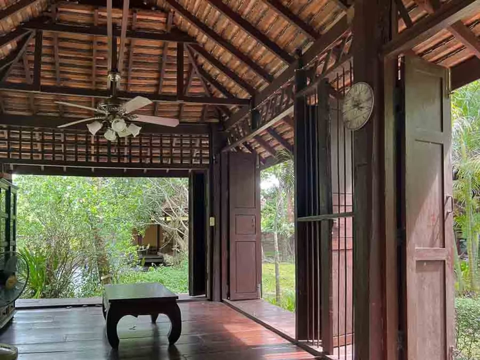 6 Bedroom House - Image 13
