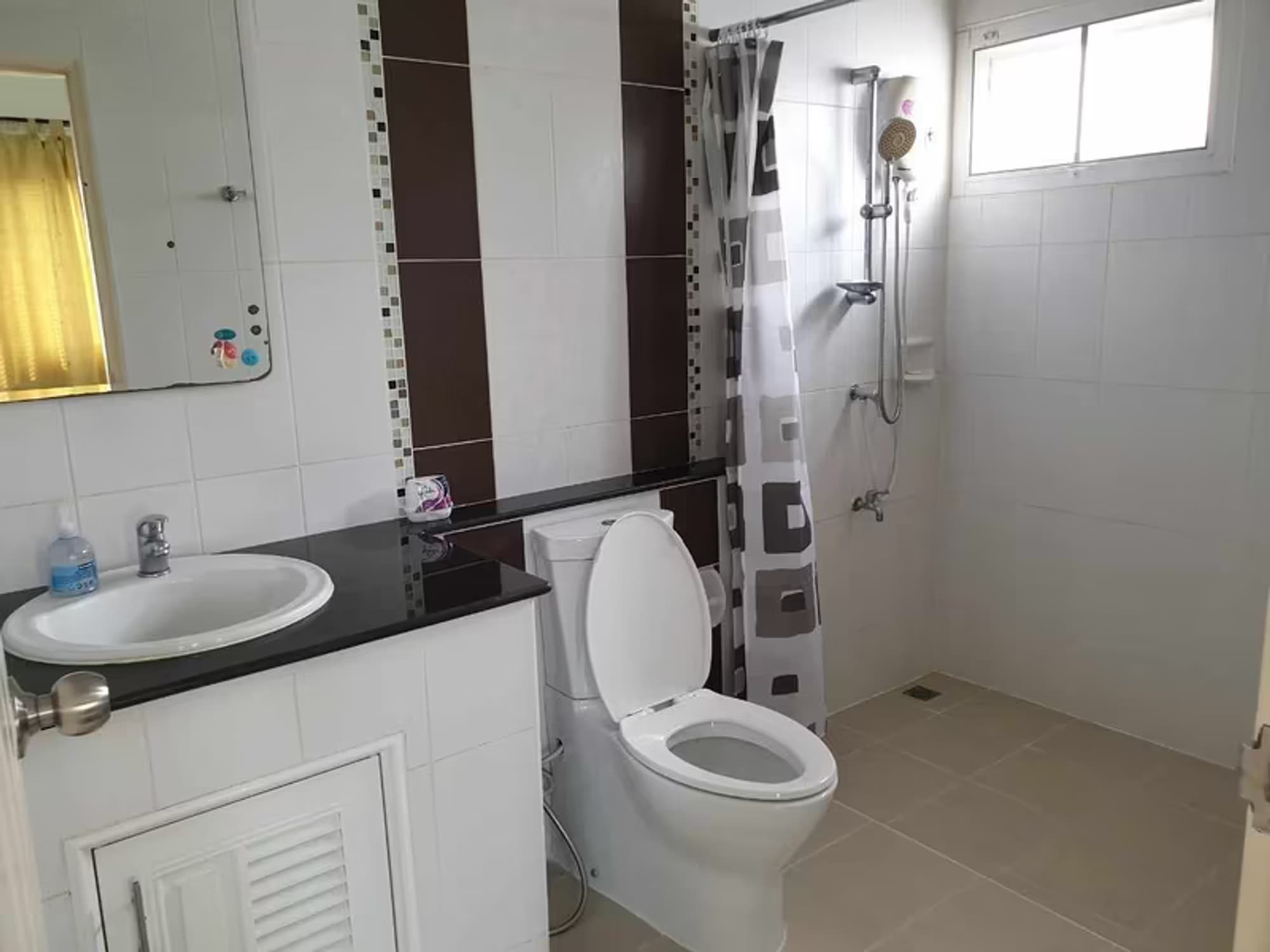 3 Bedroom House - Image 4