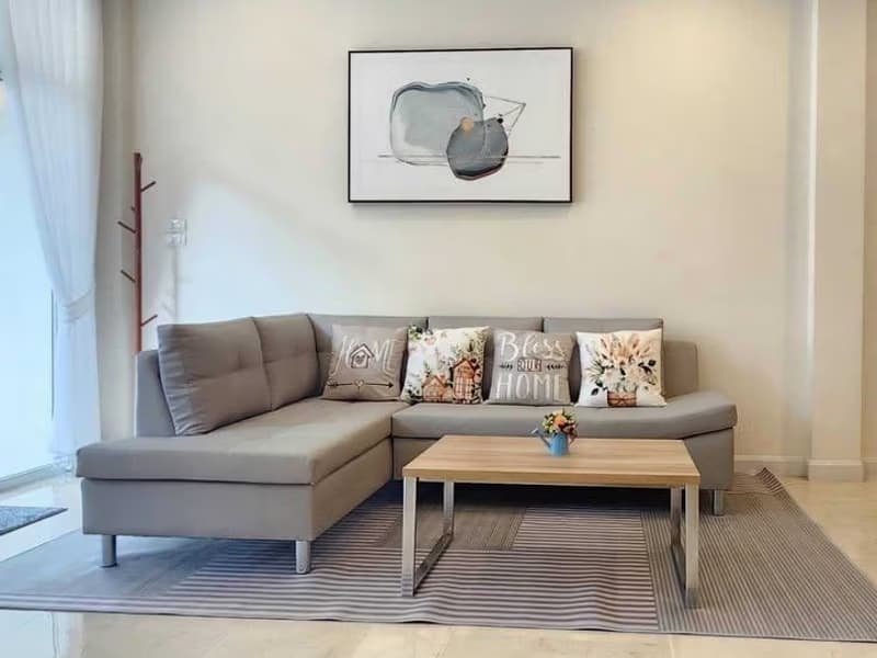 4 Bed Townhouse for Rent and Sale in Hang Dong