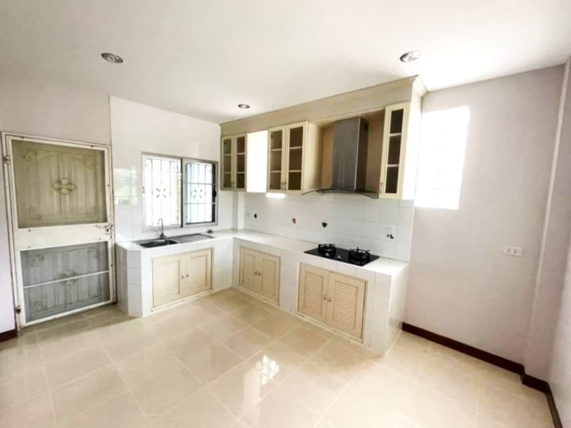 4 Bed House for Rent in San Kamphaeng District - Image 4