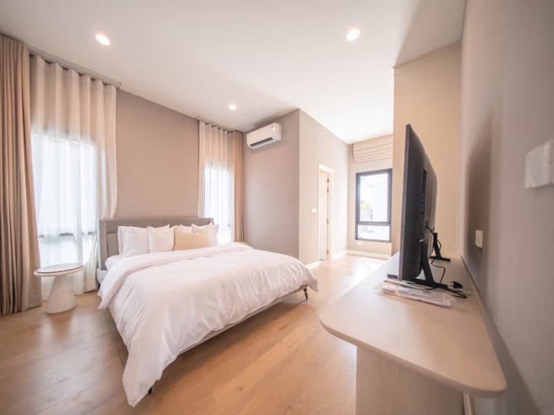 5 Bed House for Rent in Saphan Sung