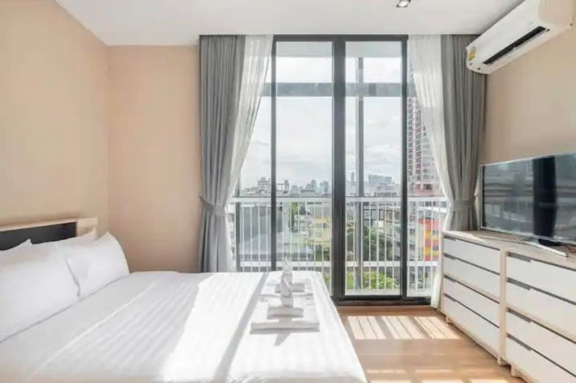 2 Bed Condo for Rent and Sale in Khlong Toei - Image 4