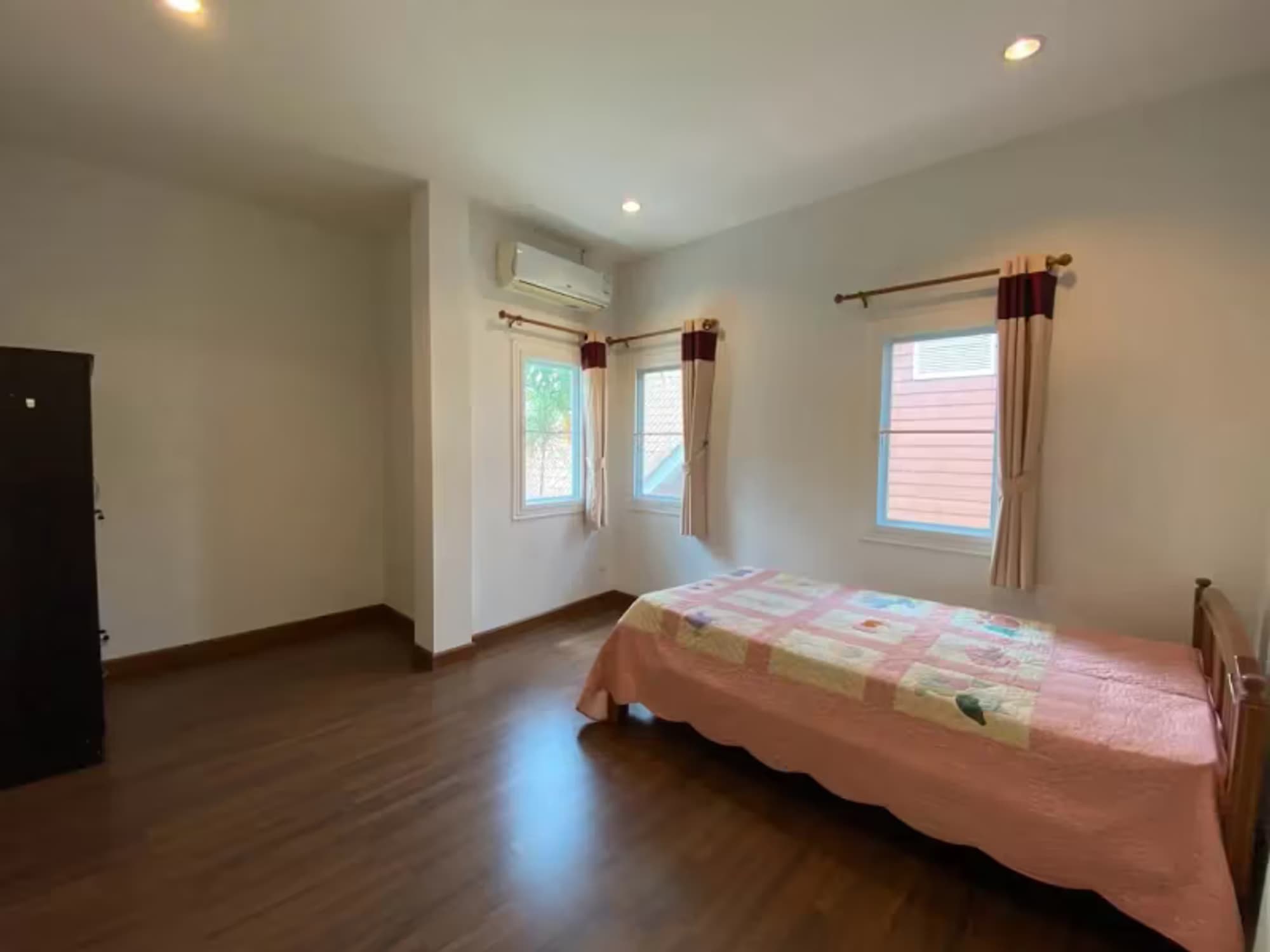 3 Bedroom House - Image 2