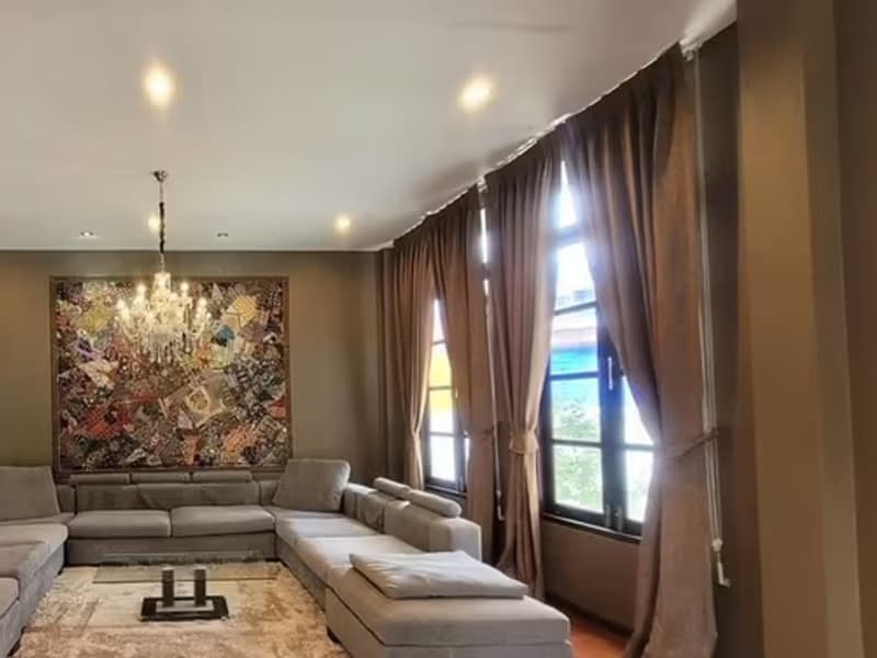 House for Rent in Phra Khanong.