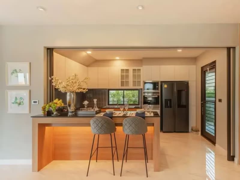 6 Bedroom House