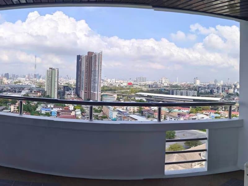 Condo for Rent at Flora Ville