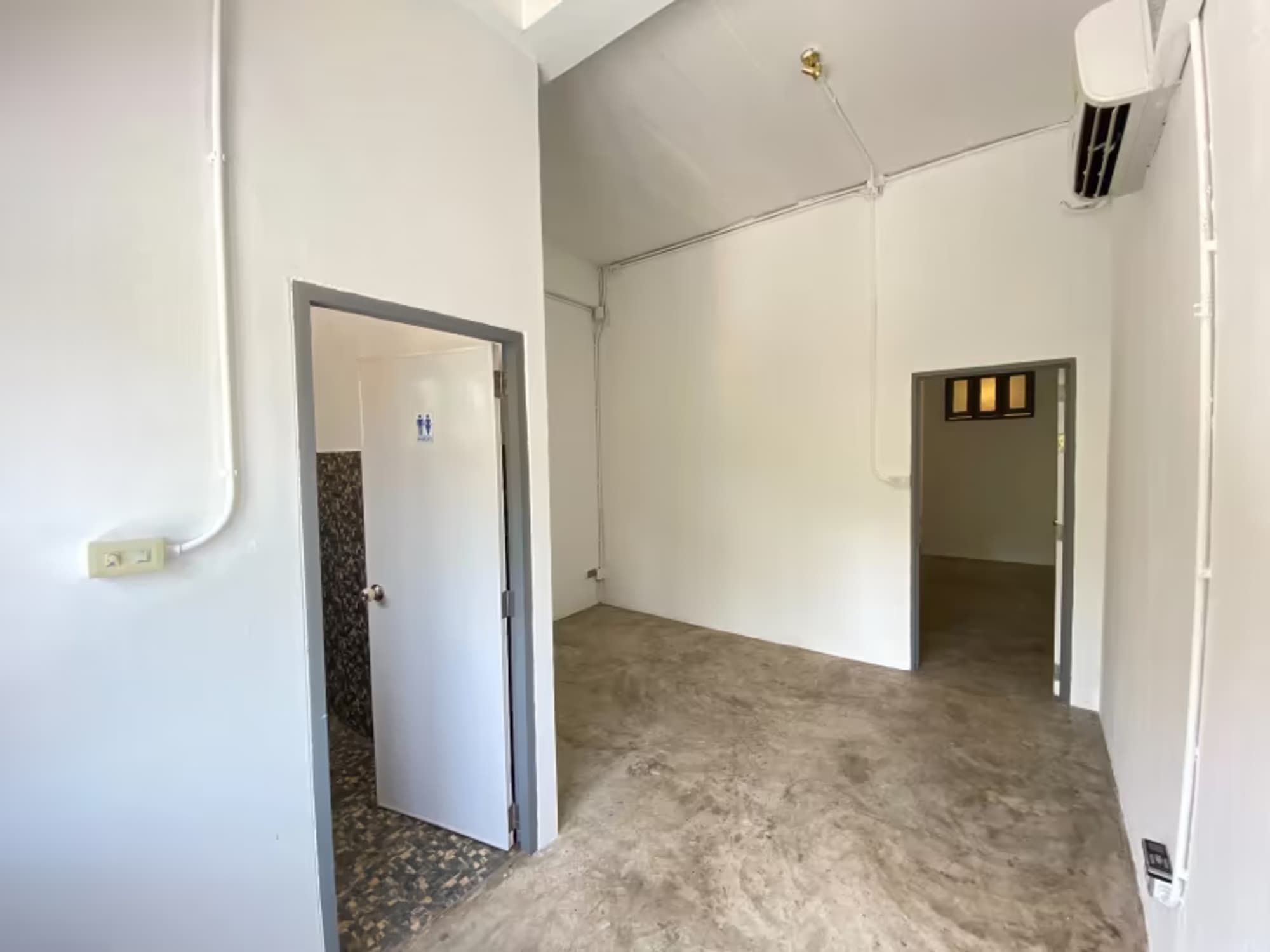 4 Bedroom House - Image 14