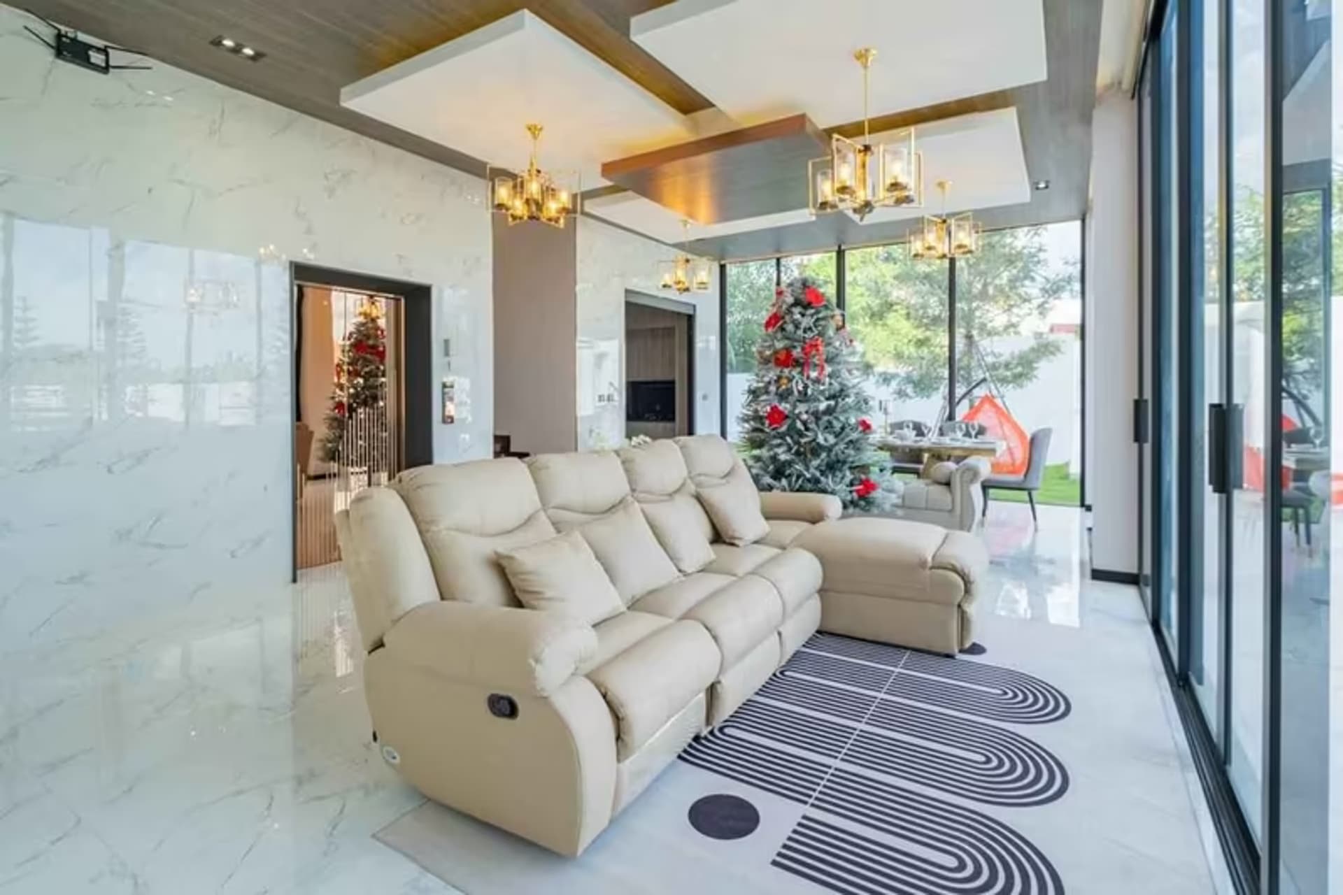 Luxury Mansion with Pool - Image 8