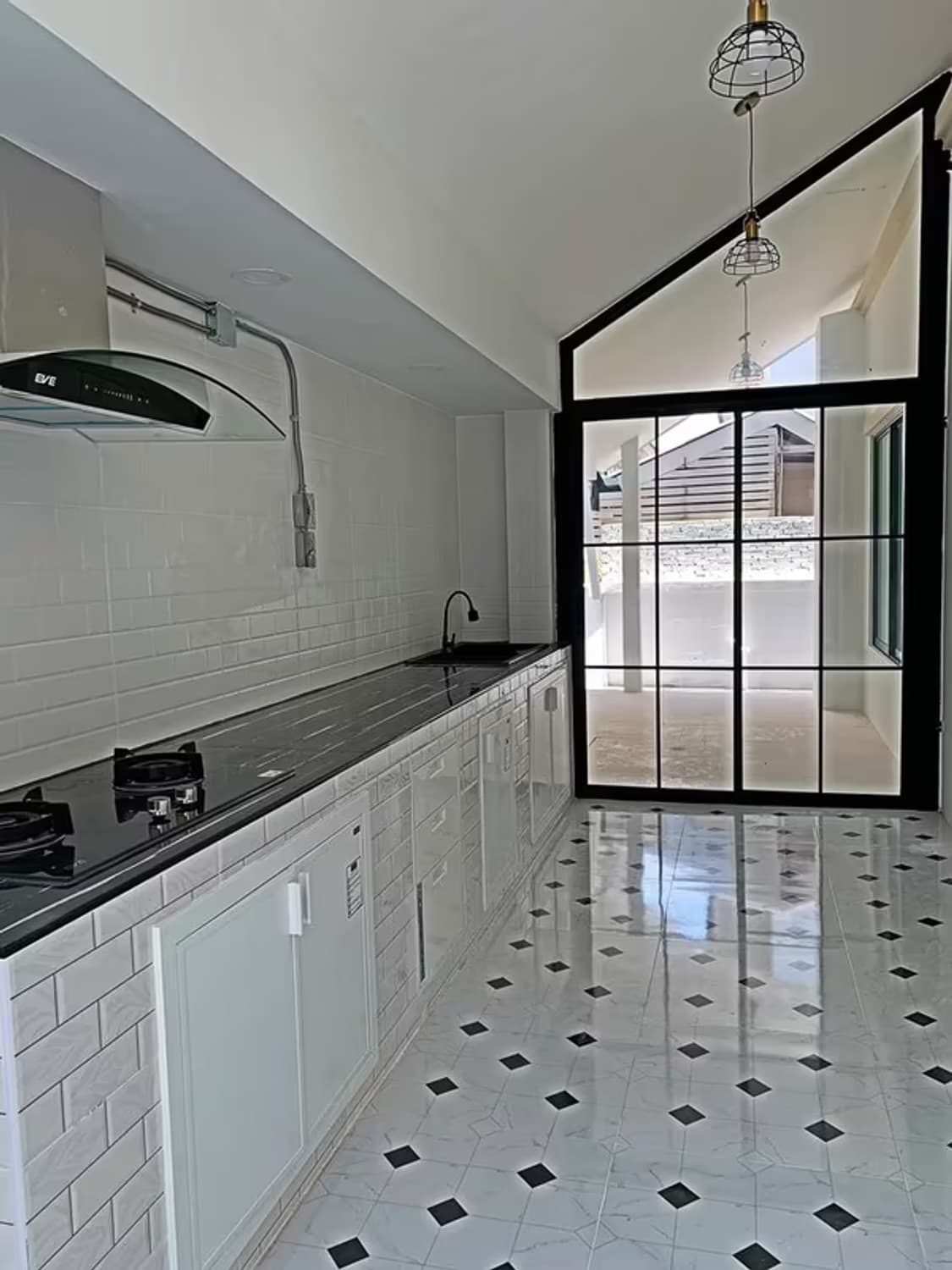 5 Bedroom House - Image 3