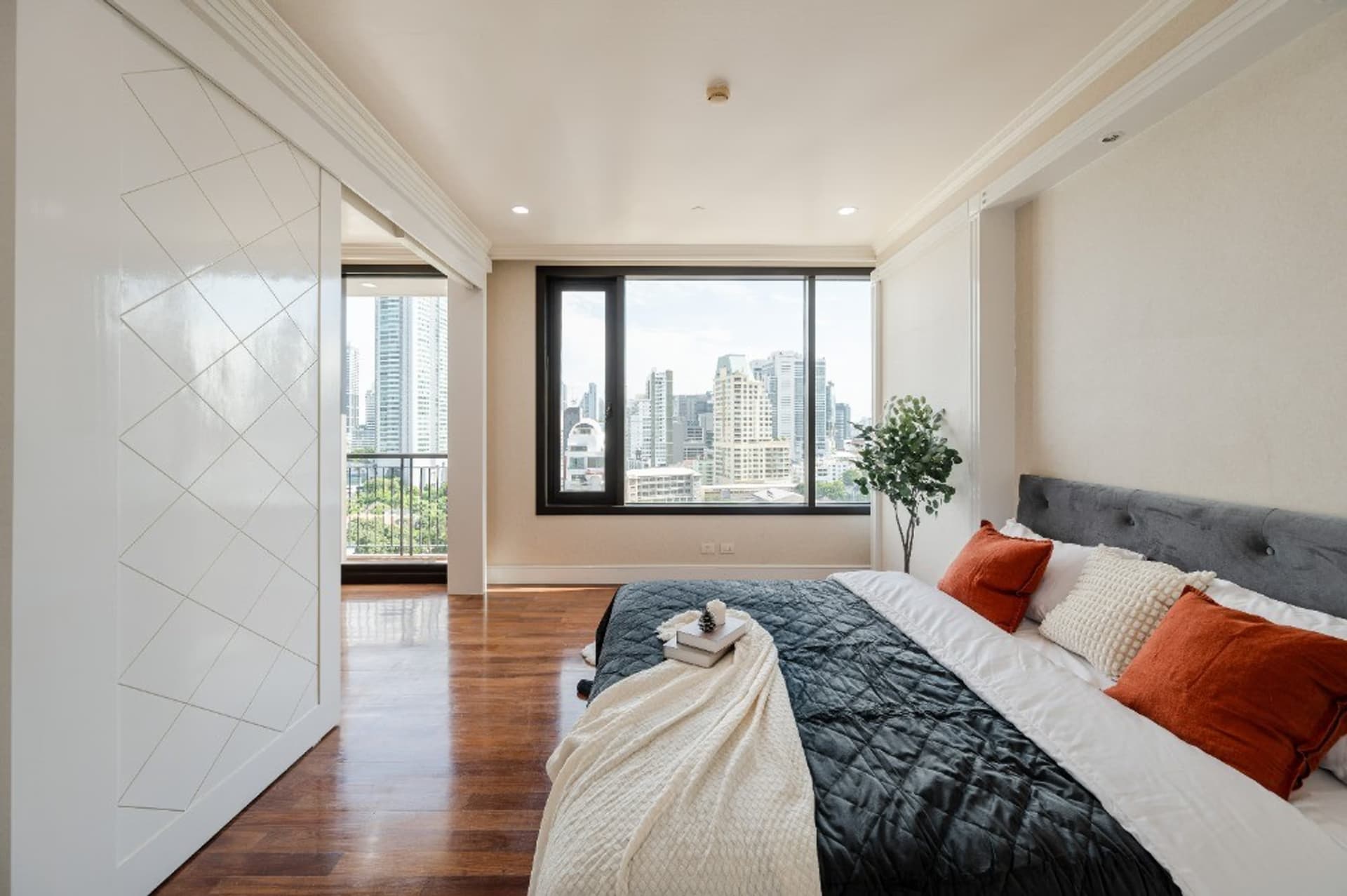 1 Bed Condo for Sale in Khlong Toei - Image 2