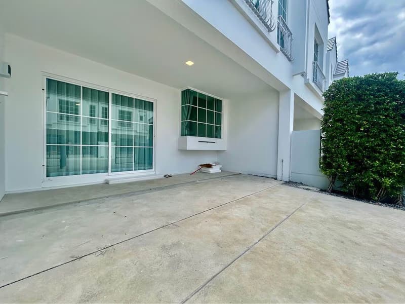 3 Bed Townhouse for Rent in Bang Phli