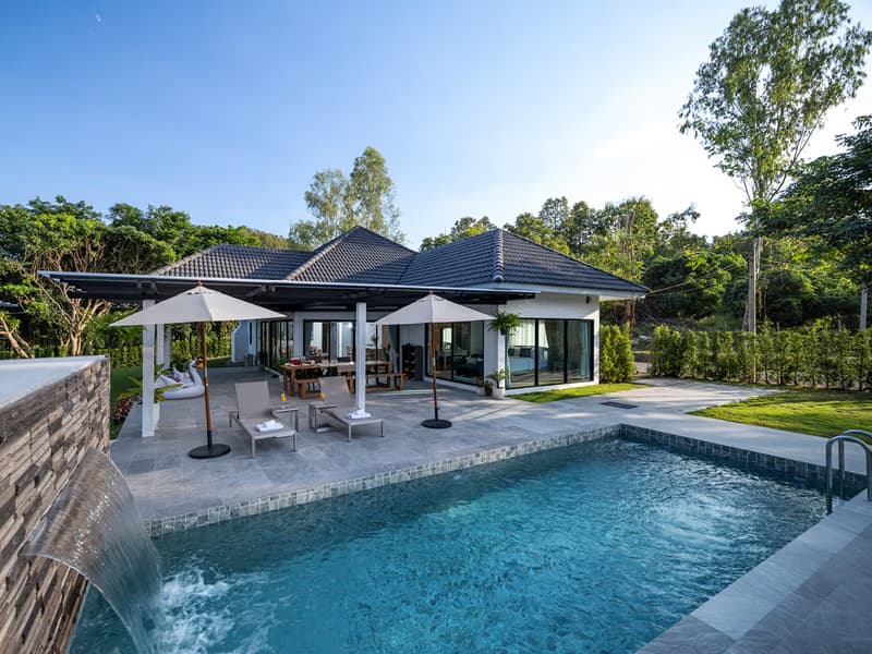 Beautiful Modern Pool Villa 