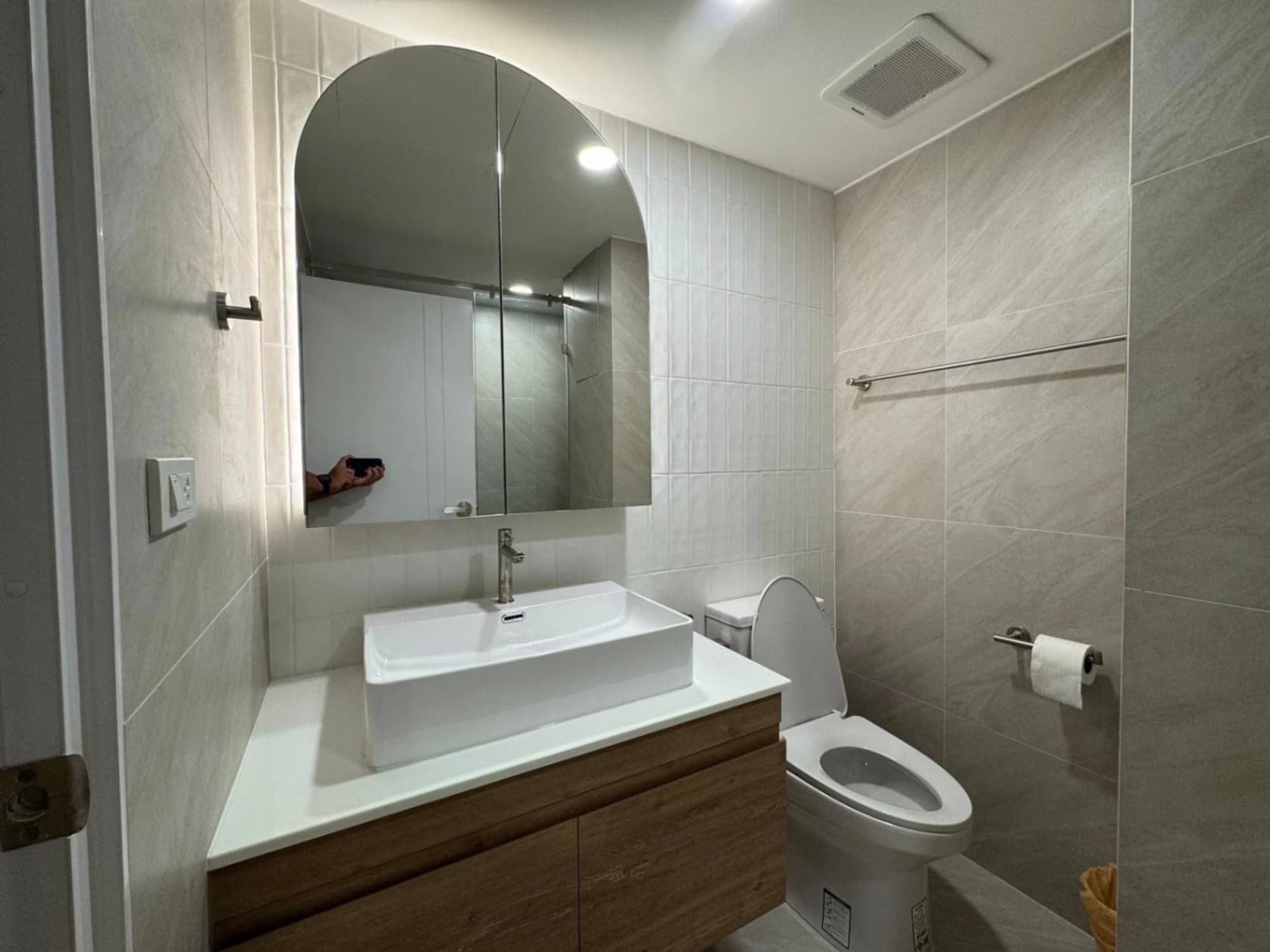 1 Bed Condo for Rent and Sale in Huai Khwang - Image 9