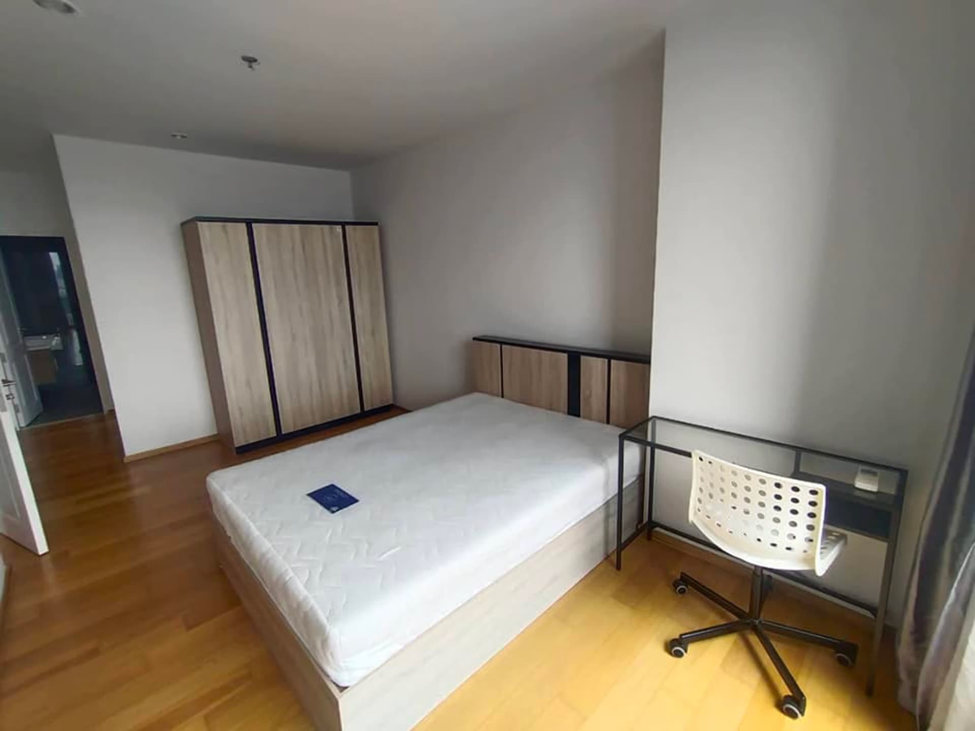 1 Bed Condo for Rent  Near Surasak BTS - Image 10