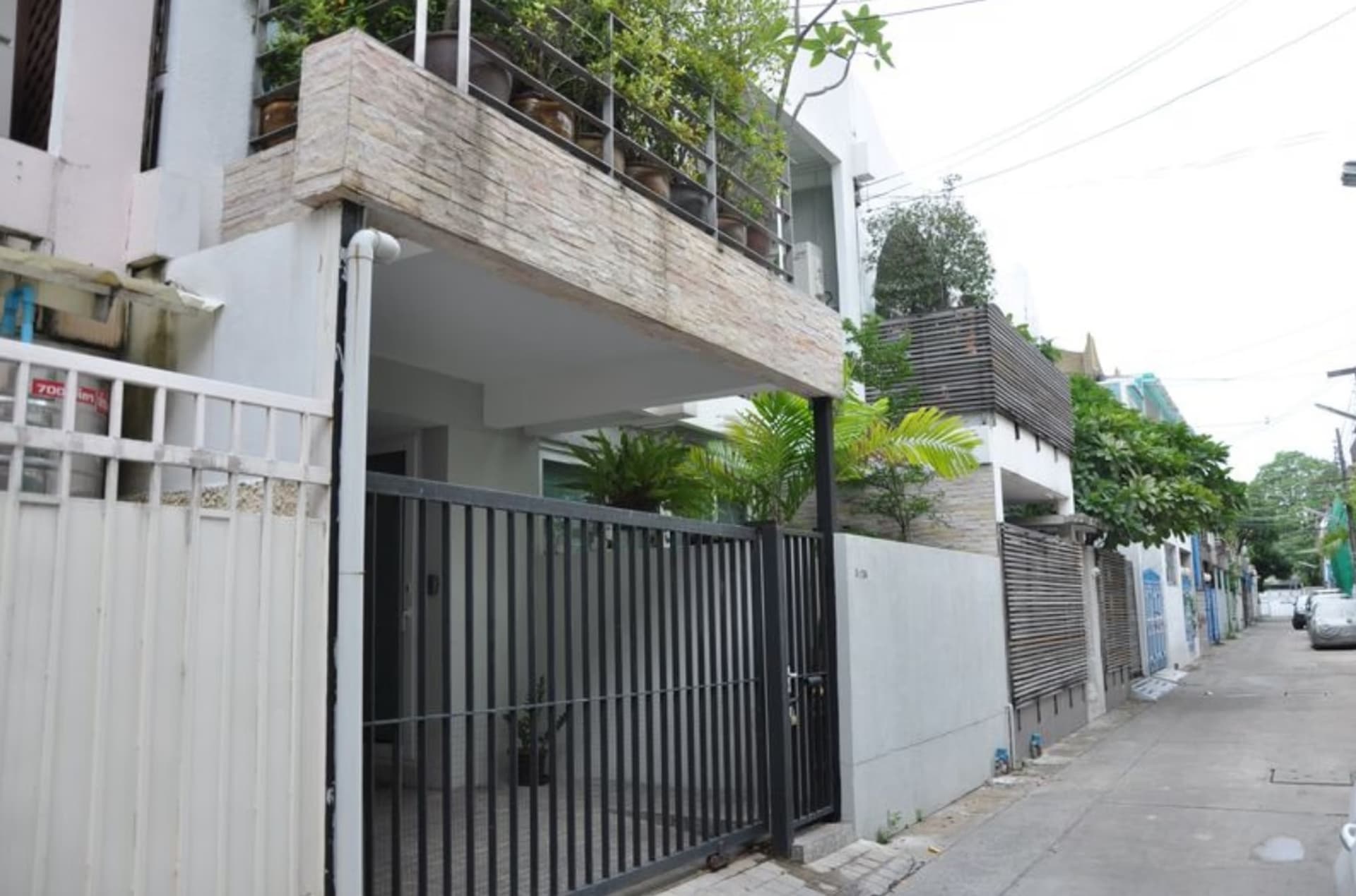 3 Bed Townhouse for Rent in Watthana - Image 1