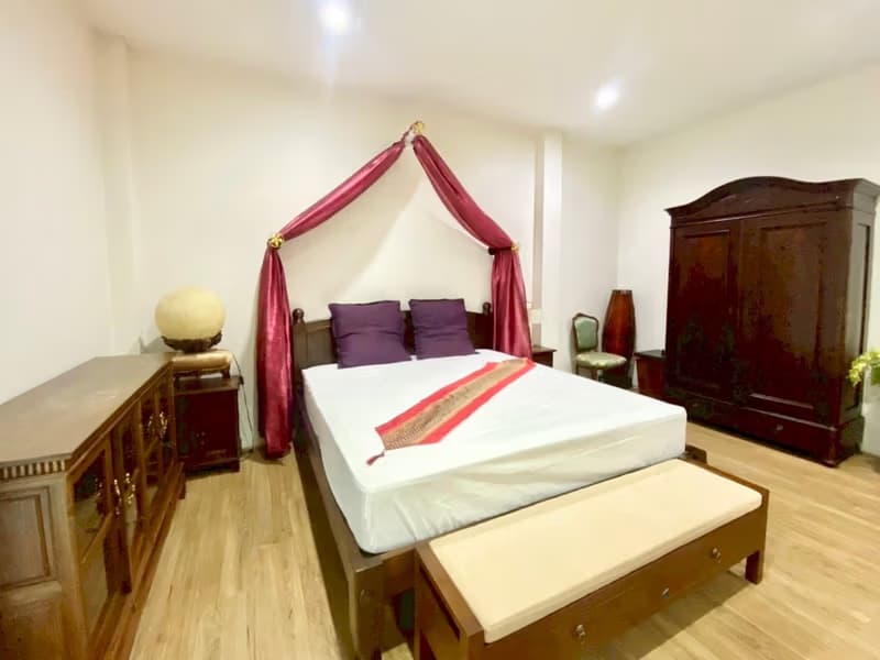 9 Bed House for Rent in Saraphi District