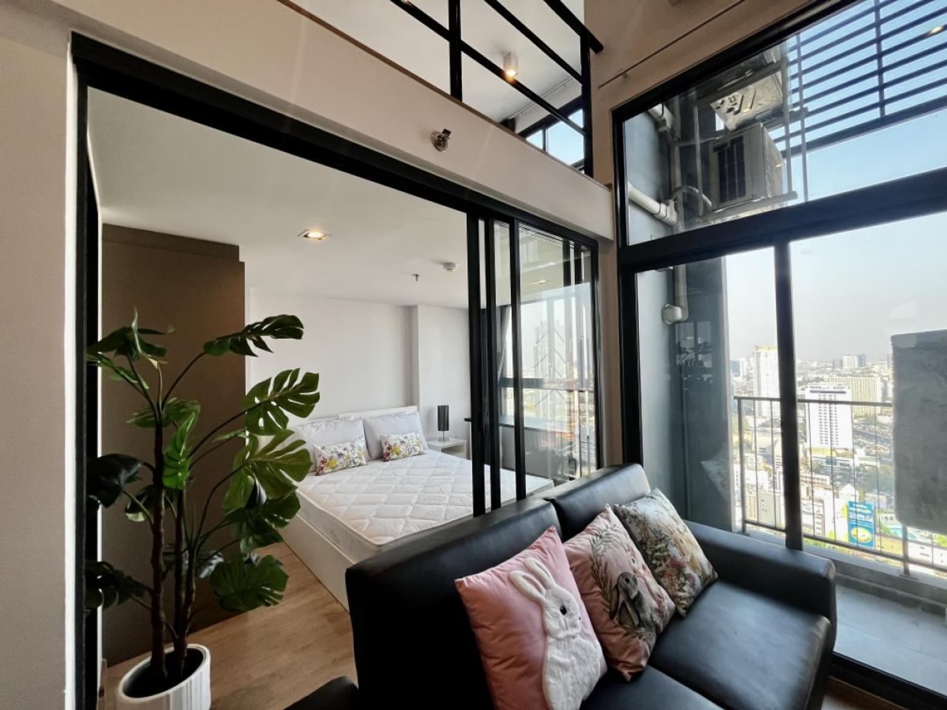2 Bed Condo for Rent in Huai Khwang - Image 5