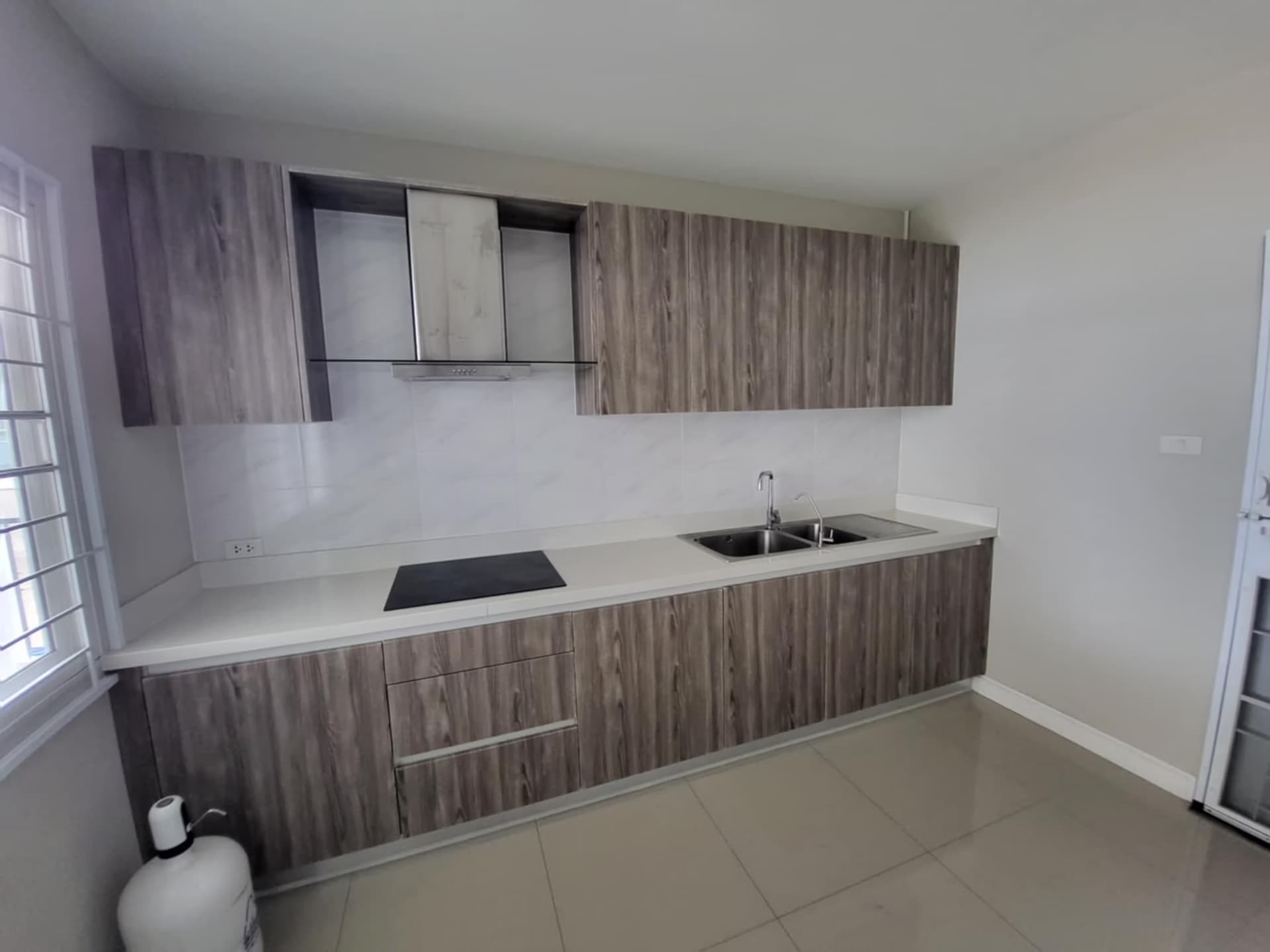 3 Bed House for Rent in Saraphi - Image 5