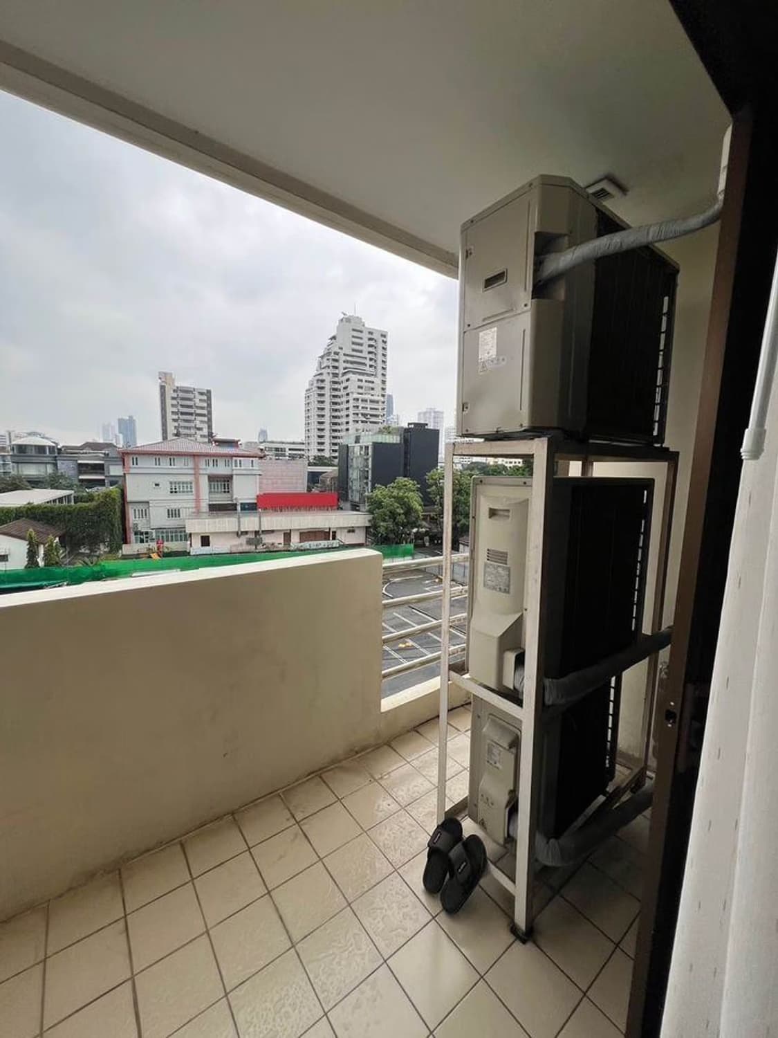 2 Bed Condo for Rent in Khlong Toei - Image 10