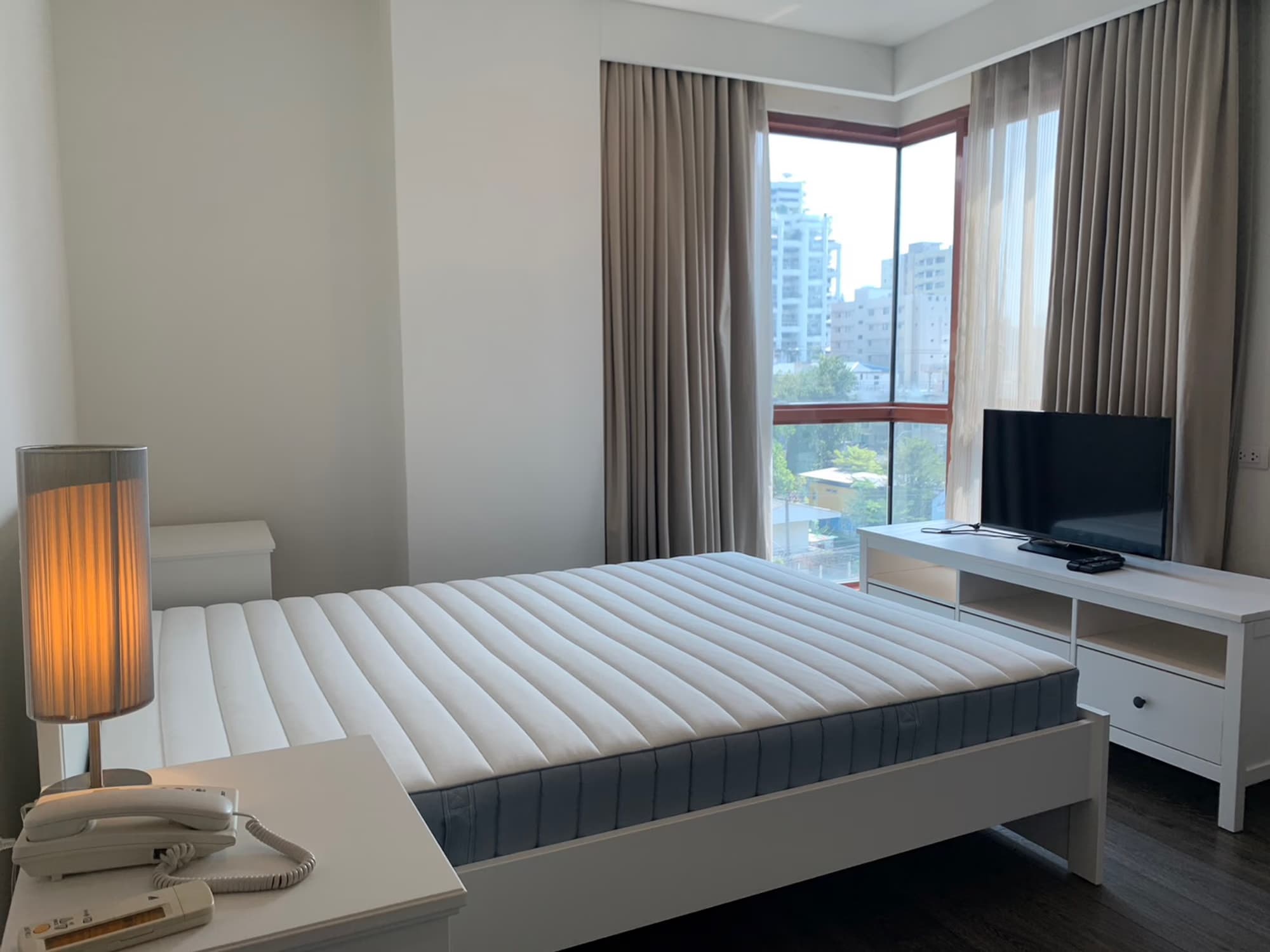Condo for Rent at The Crest Ruamrudee - Image 4