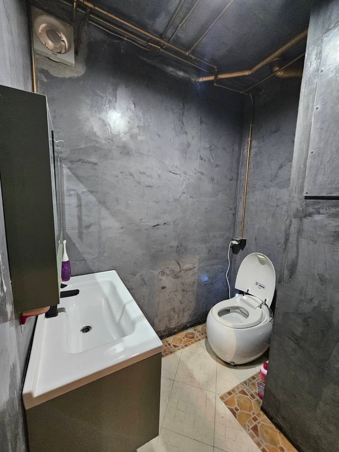 2 Bed Condo for Sale in Phra Khanong - Image 12