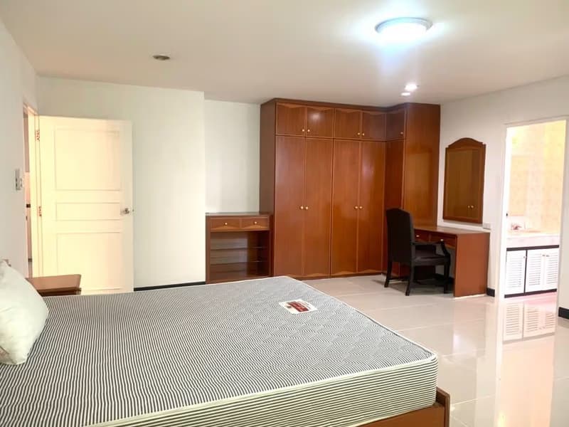 3 Bed Condo for Rent in Watthana