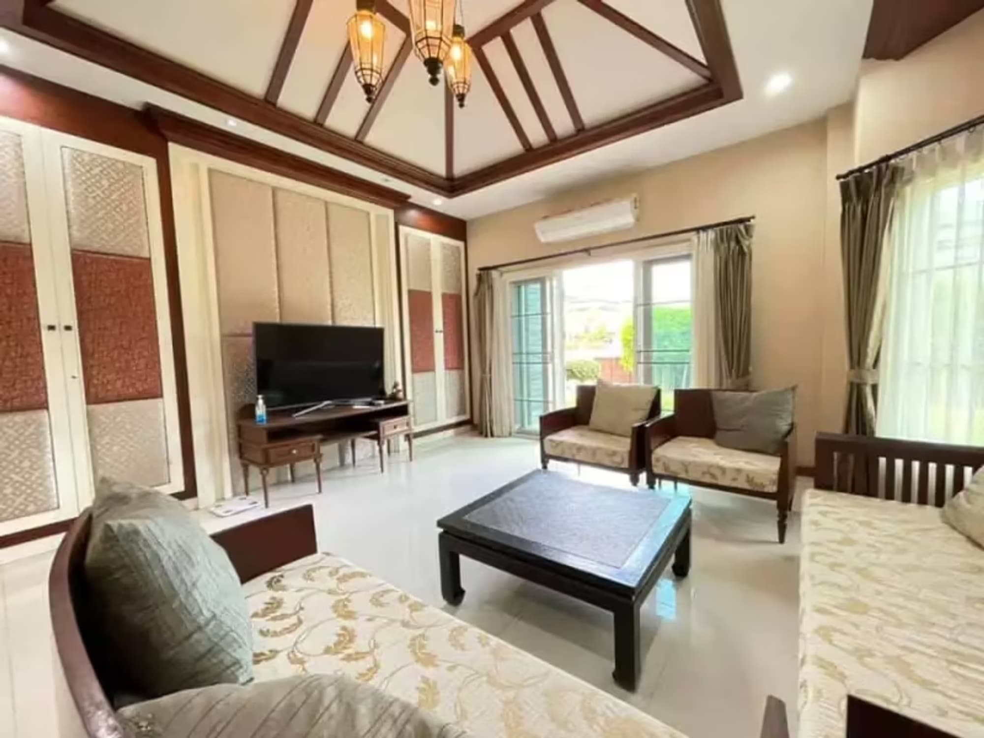 5 Bedroom House - Image 5