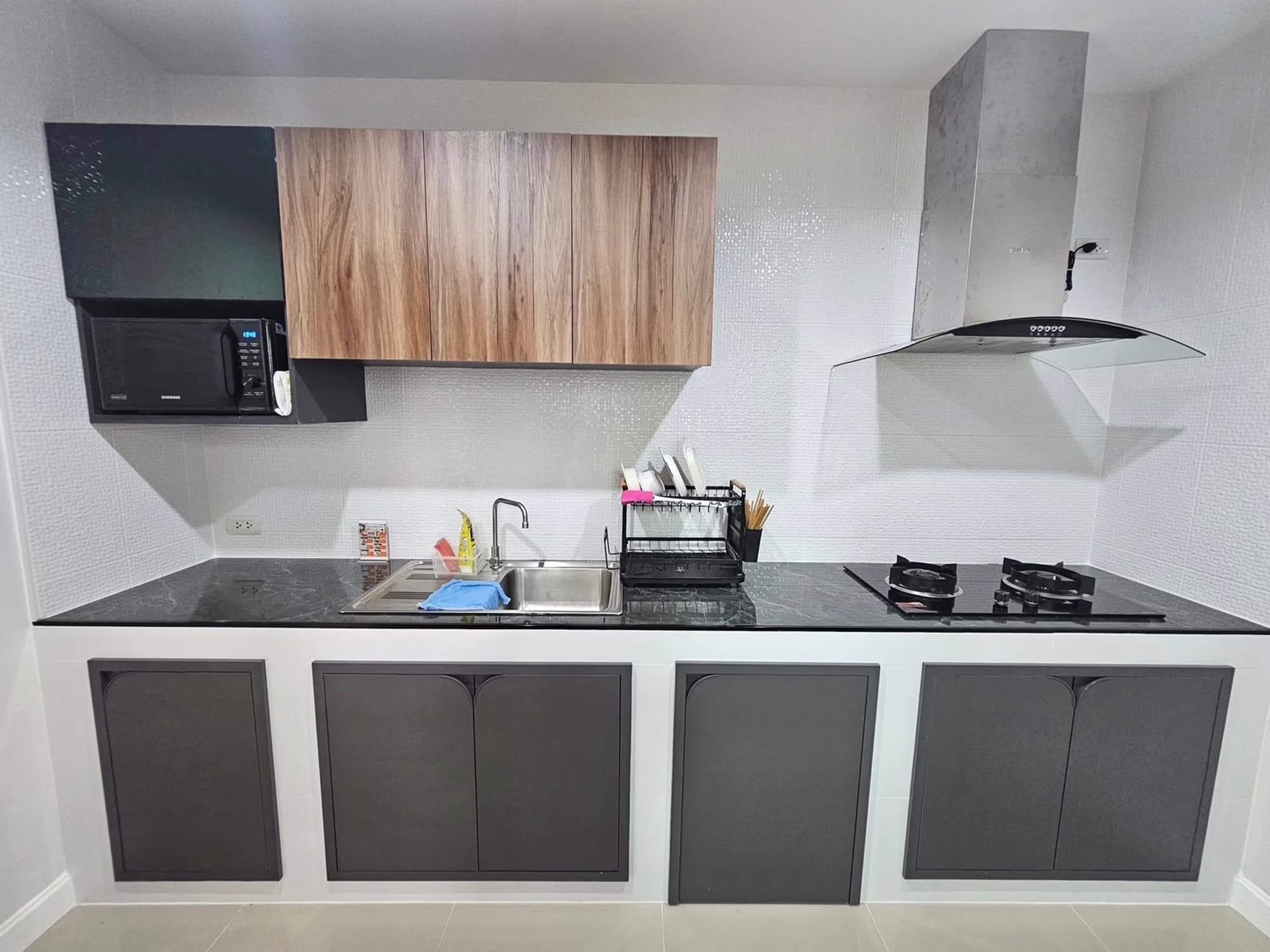 3 Bed House for Rent in Saraphi - Image 8