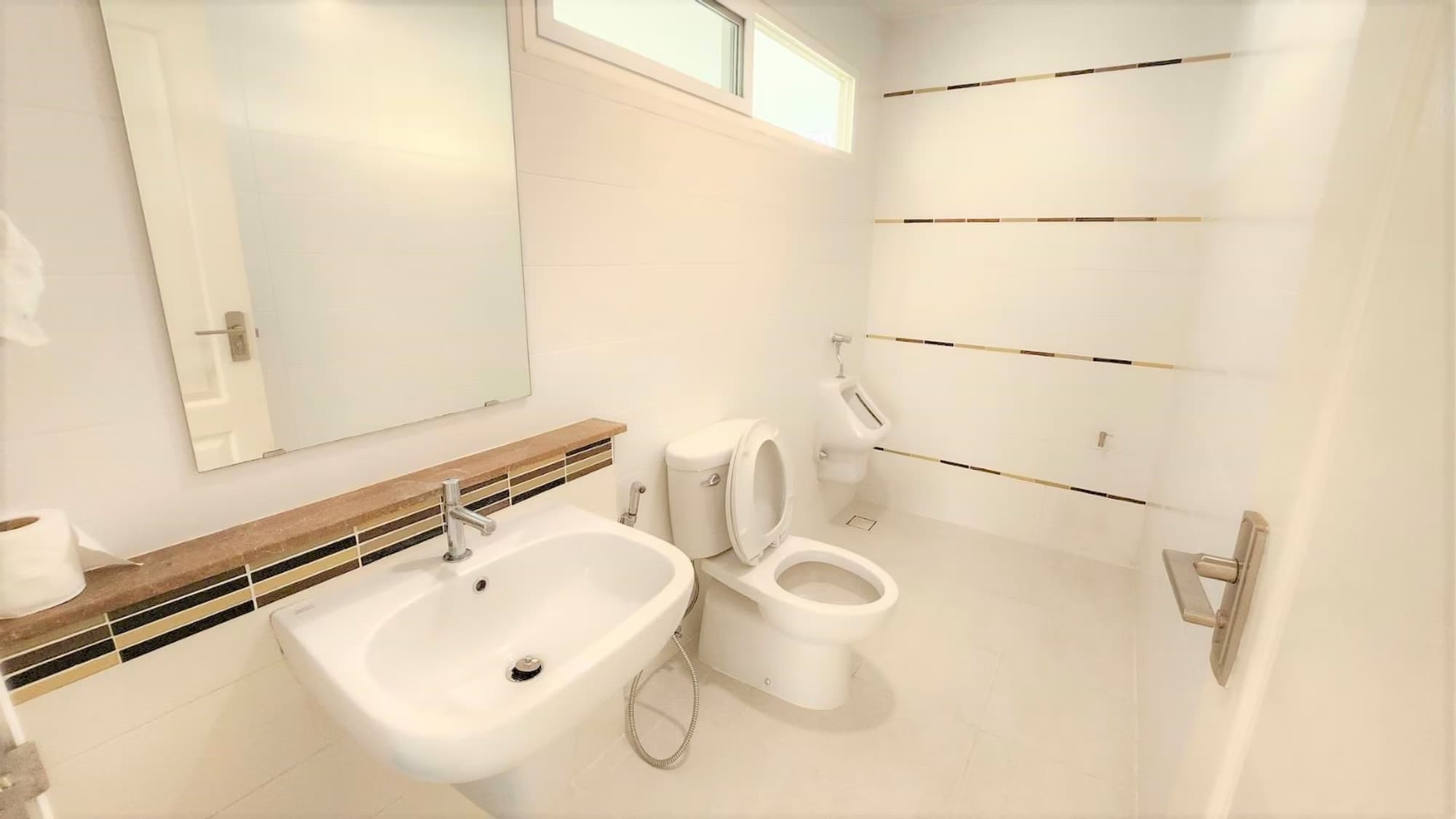 3 Bedroom House in Serene Lake - Image 12