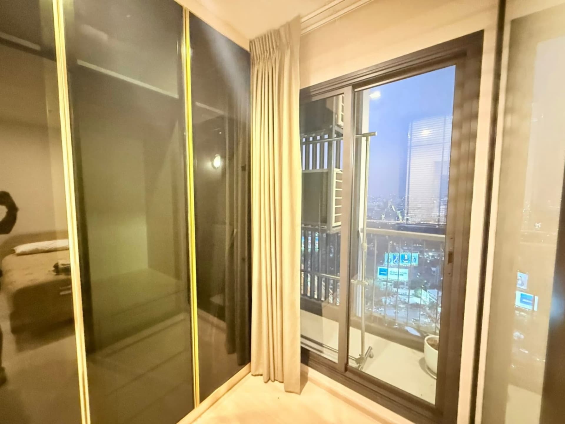 1 Bed Condo for Rent in Pathum Wan - Image 9