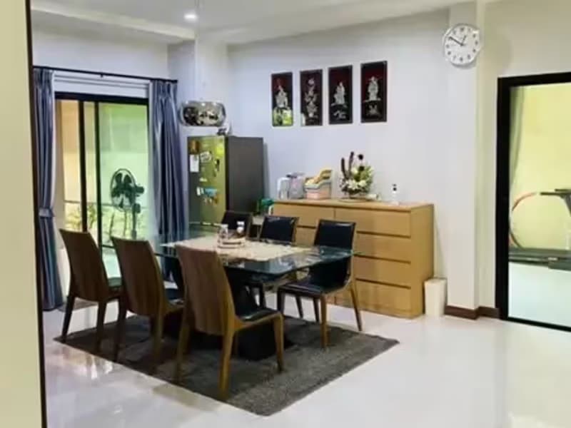 6 Bedroom House