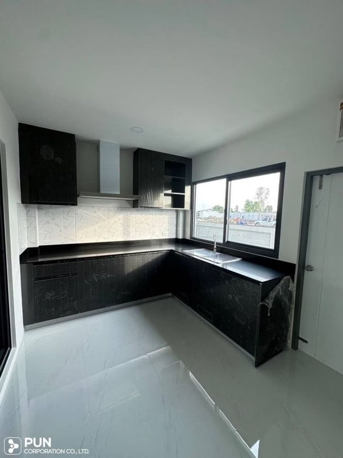 4 Bedroom House - Image 14