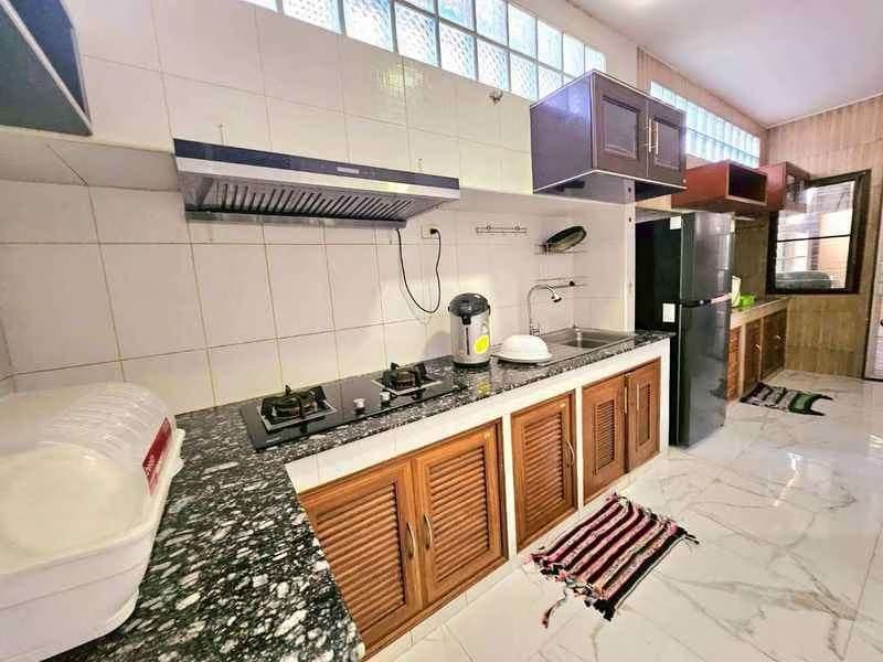 6 Bed House for Rent in San Sai