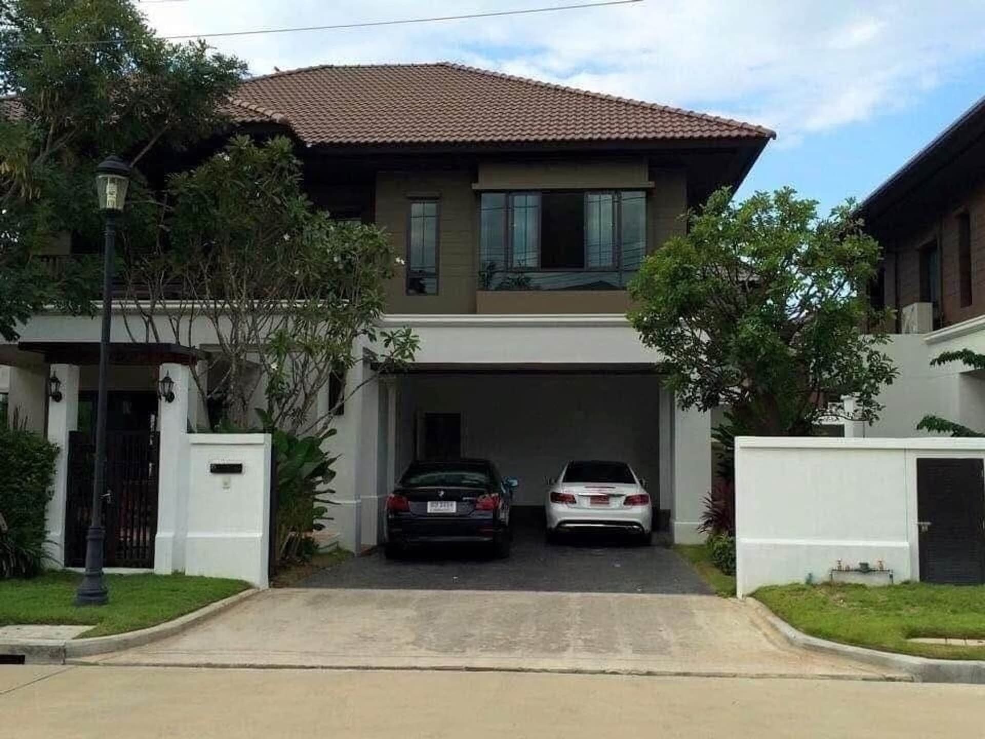 4 Bed House for Rent and Sale in San Sai - Image 1