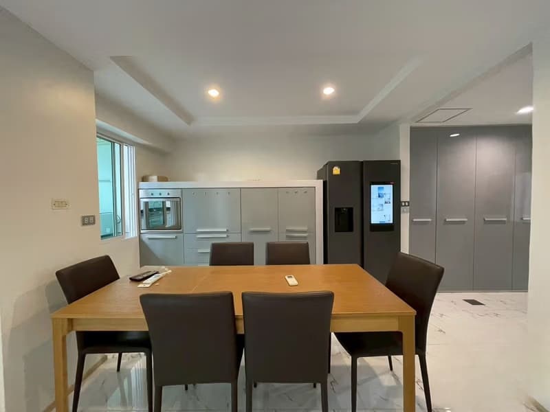 3 Bed Townhouse for Rent in Watthana