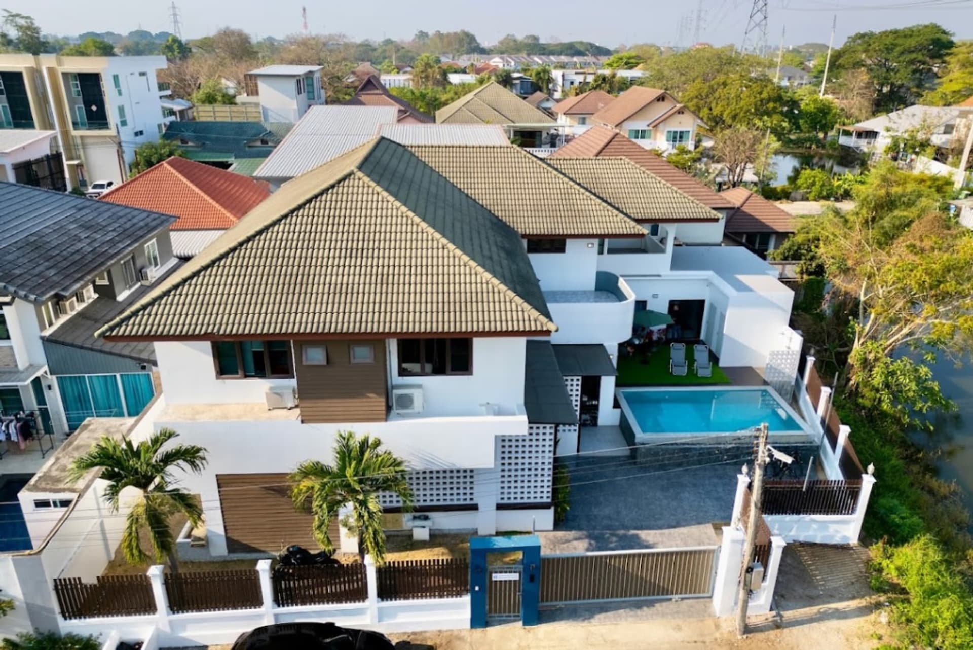 9 Bedroom Pool Villa - Image 2