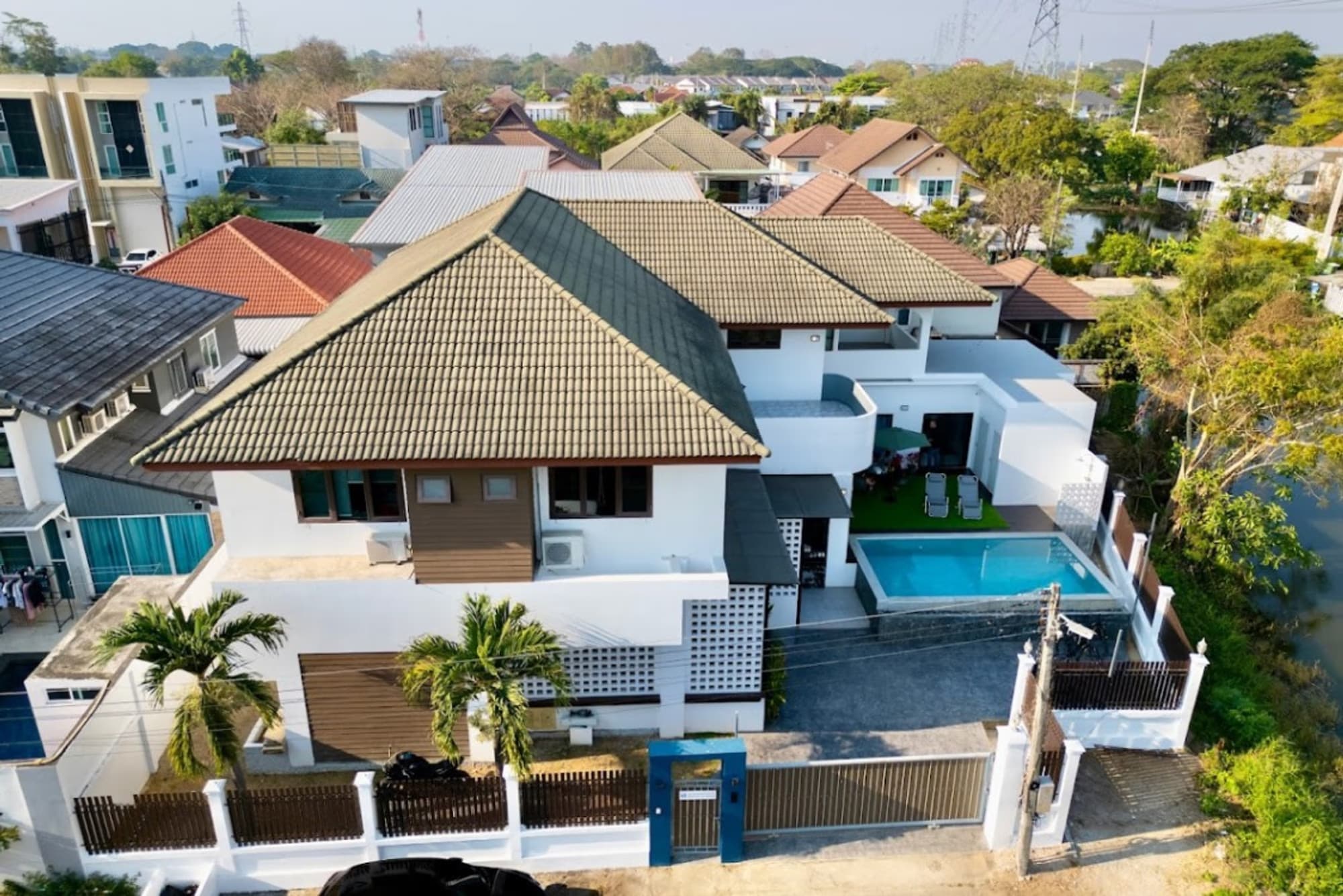 9 Bedroom Pool Villa - Image 2