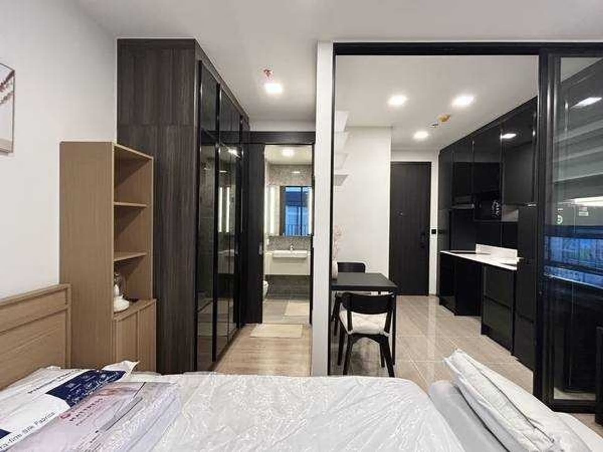 Studio Condo for Rent in Phaya Thai - Image 4