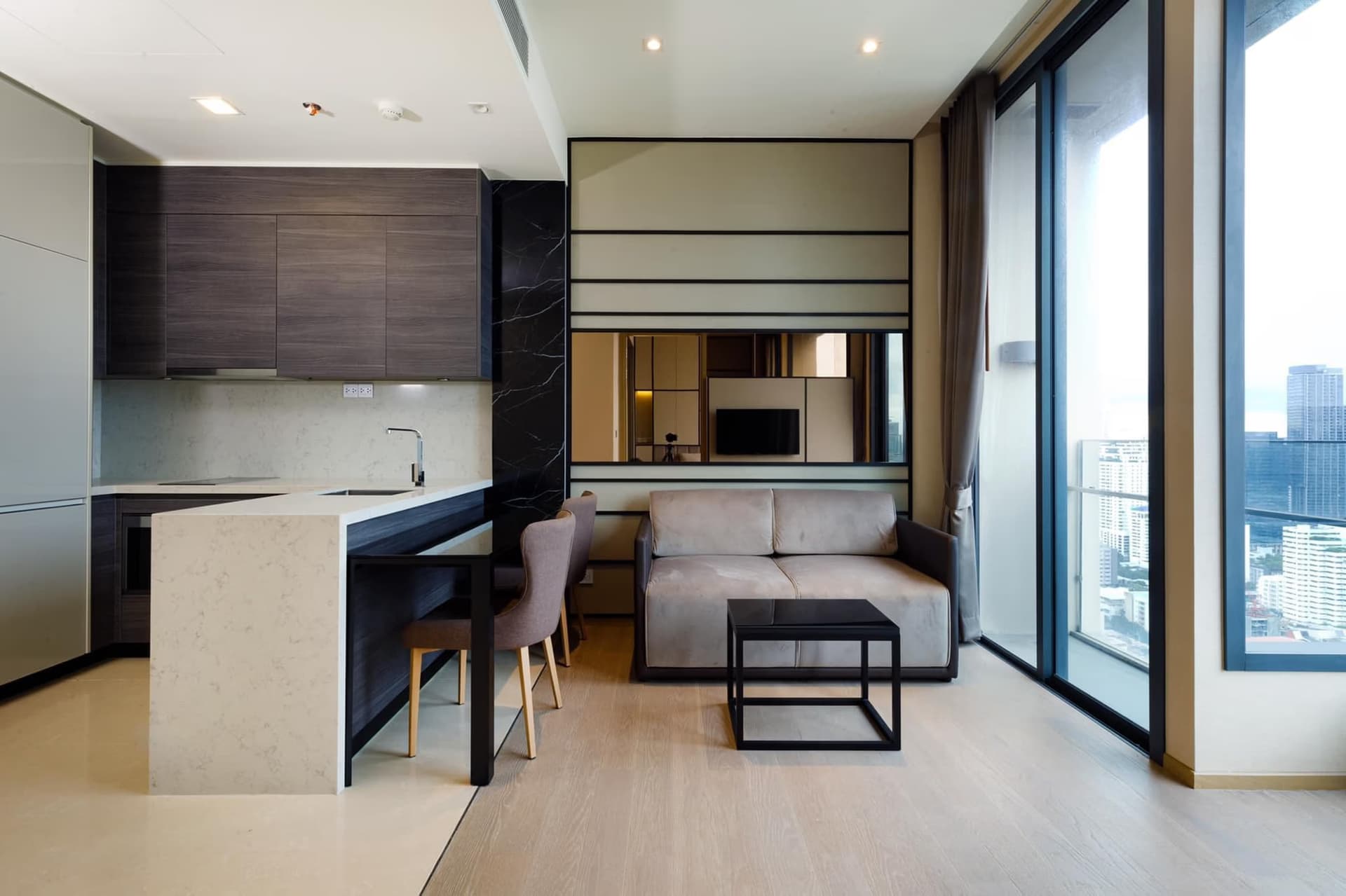1 ห้องนอน Condo สำหรับ จำหน่าย ใกล้ Asok BTS - Image 1
