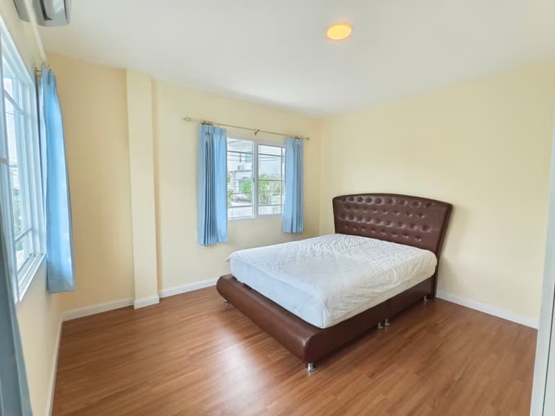 5 Bed House for Rent and Sale in Bang Kapi