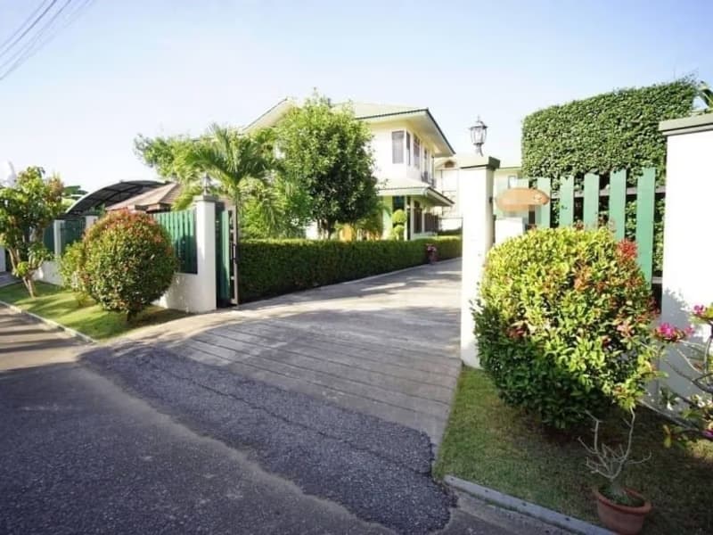 4 Bed House for Rent in Mueang Chiang Mai