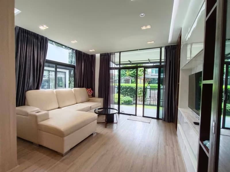 4 Bed House for Rent and Sale in Bang Kapi