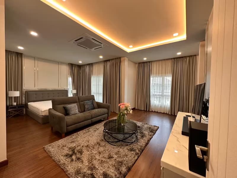 5 Bedroom House