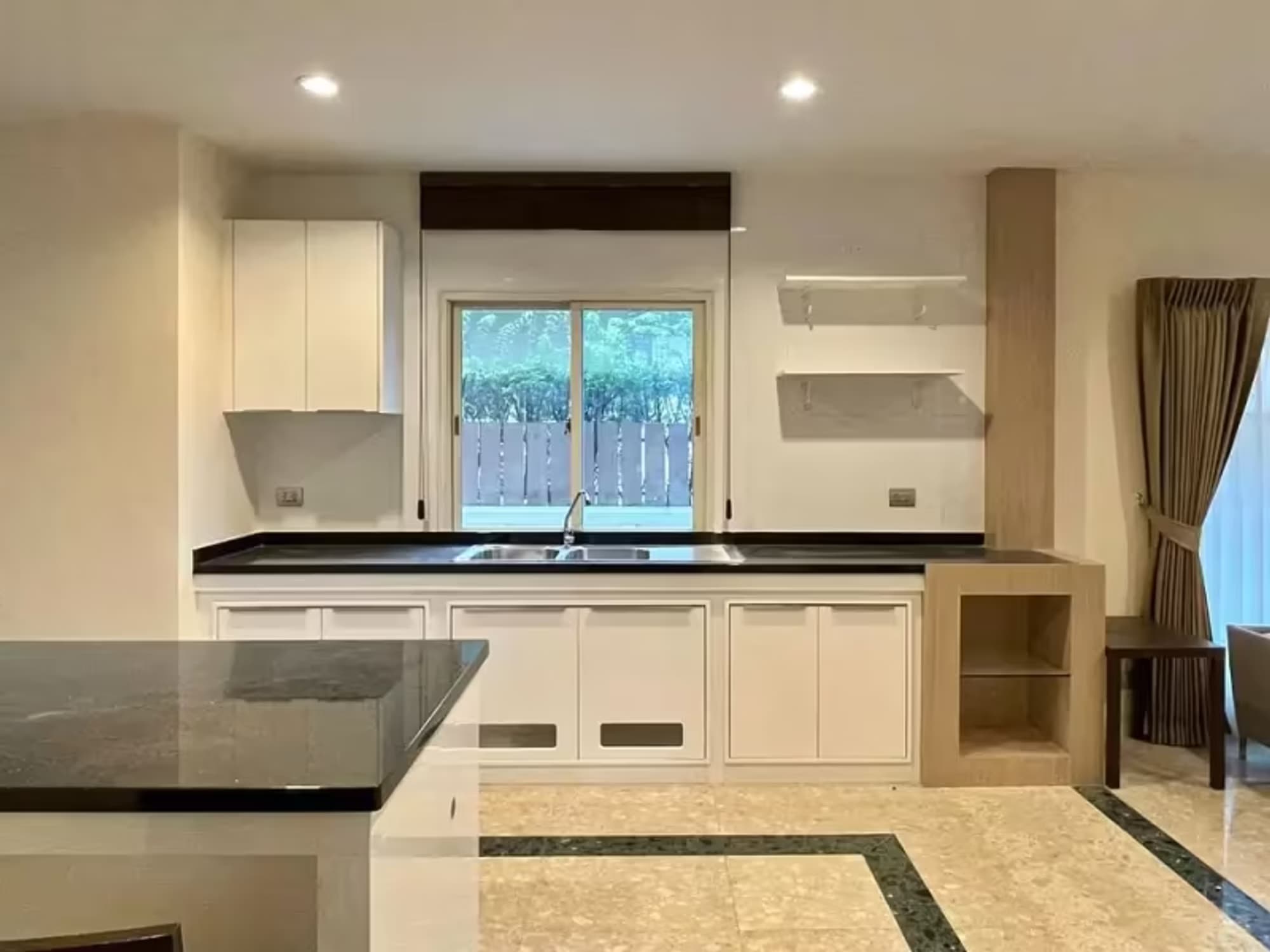 5 Bedroom House - Image 10