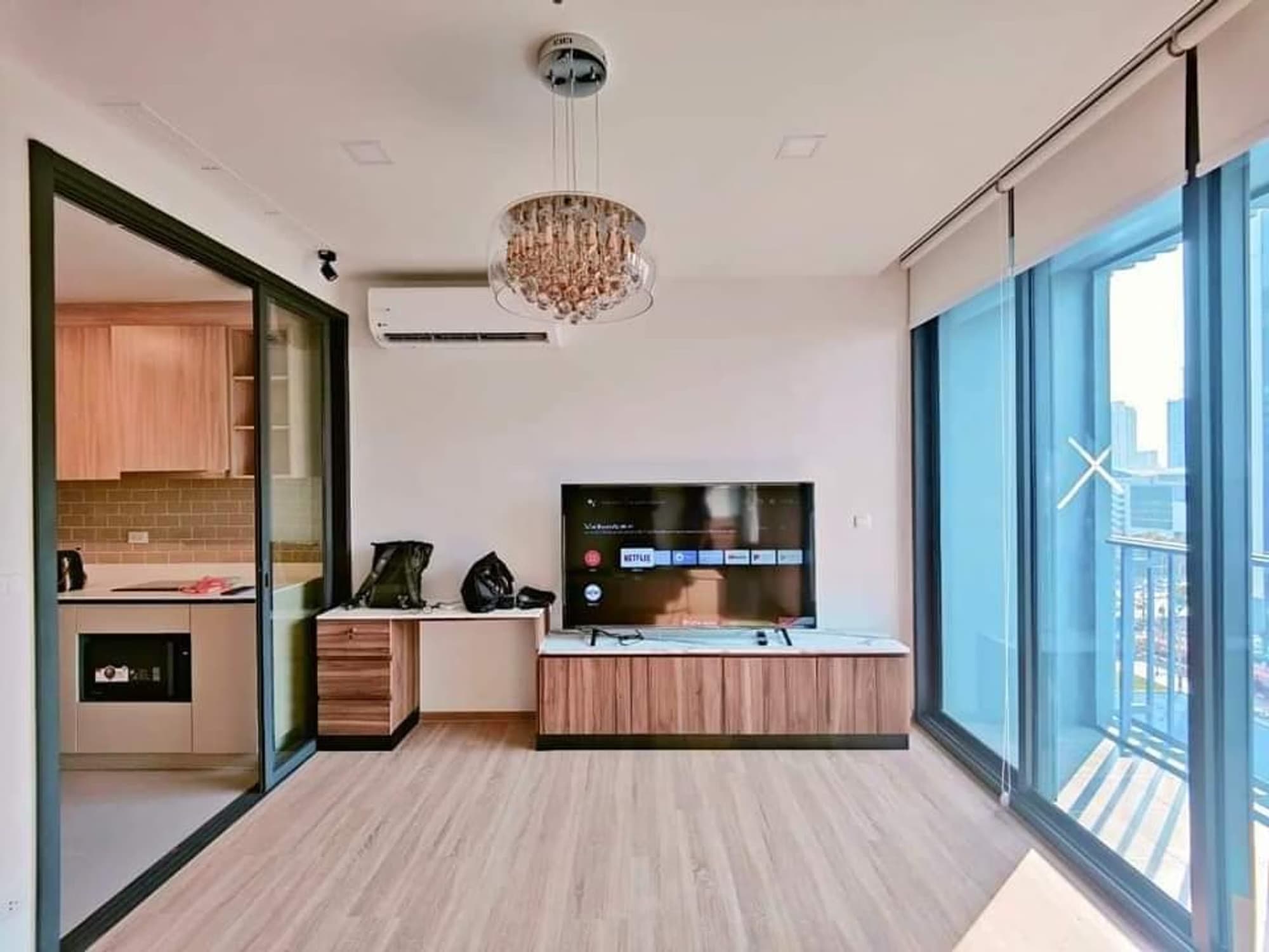 1 Bed Condo for Rent and Sale in Phaya Thai - Image 1