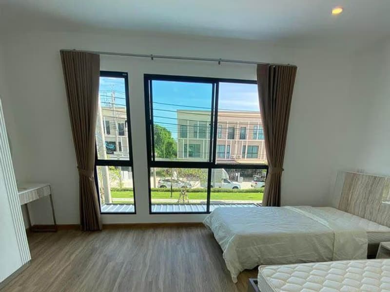 3 Bed Townhouse for Rent and Sale in Bang Kapi