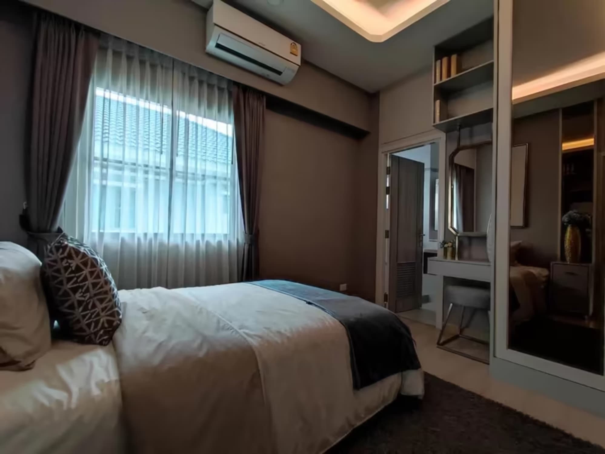 4 Bedroom House - Image 11