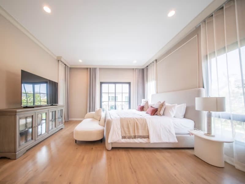 5 Bed House for Rent in Saphan Sung